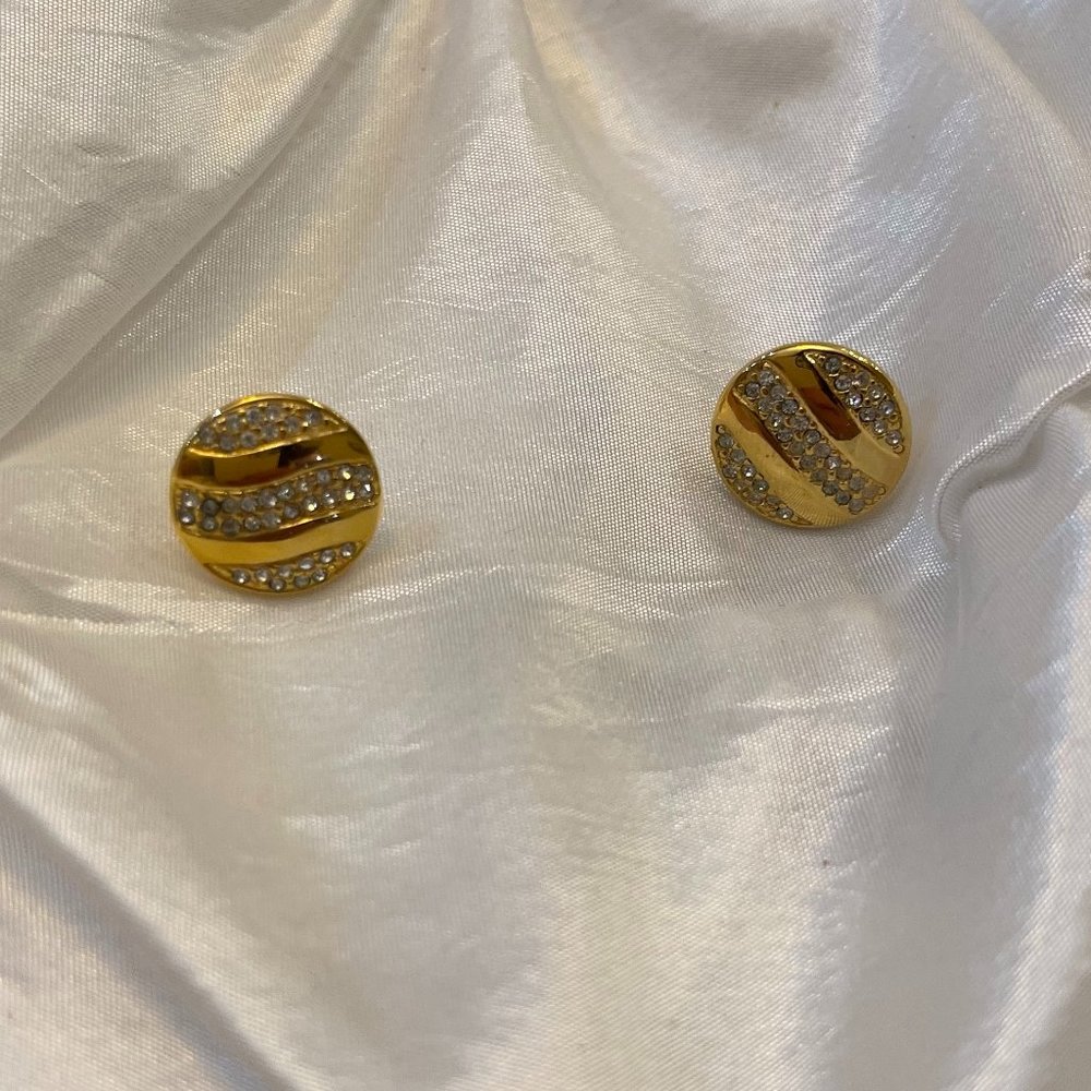 Gold circle stud earrings